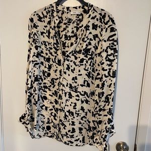 Vince silk placket off white and black blouse